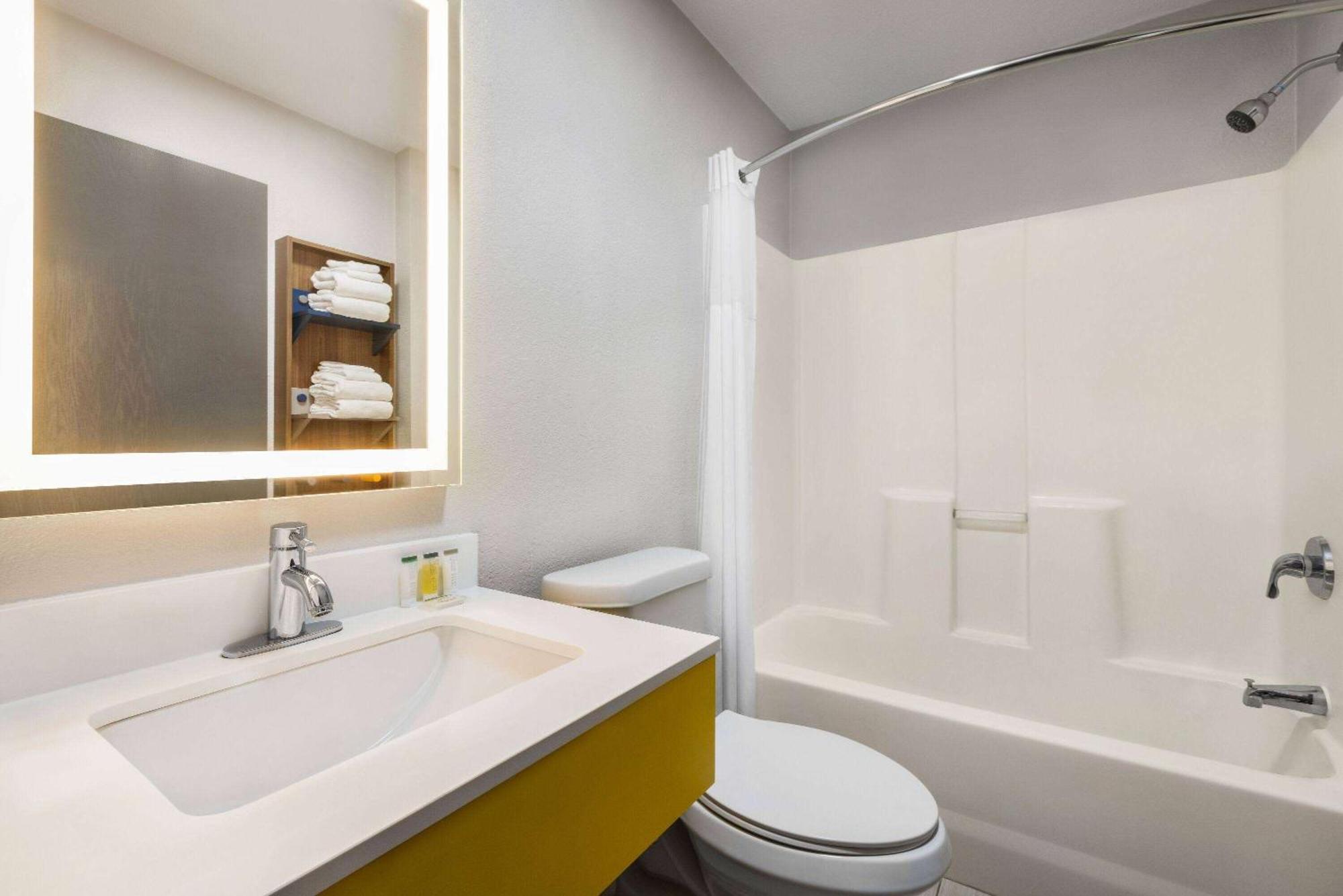 Microtel Inn & Suites By Wyndham New Ulm Esterno foto